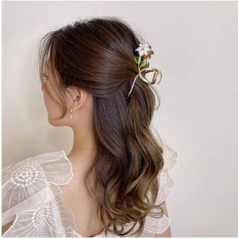 🌷2/35🌷NWT Elegant Gold Metal Enamel Flower Hair Claw Hair Clip